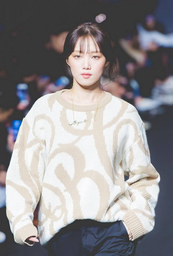 李圣经首尔时装周走秀,"模特经"上线,175的身高毫无压力
