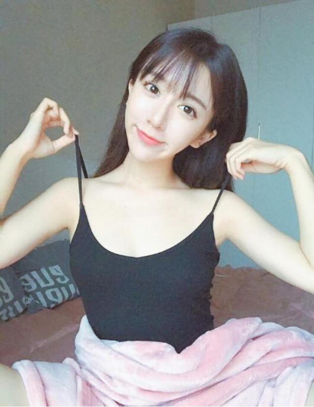 斗鱼呆妹儿微博发美照称自己很温柔水友不开口还好