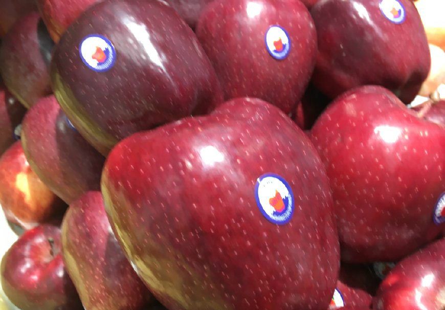 蛇果分为有金蛇果,青蛇果和红蛇果,蛇果与苹果类似,蛇果的营养价值