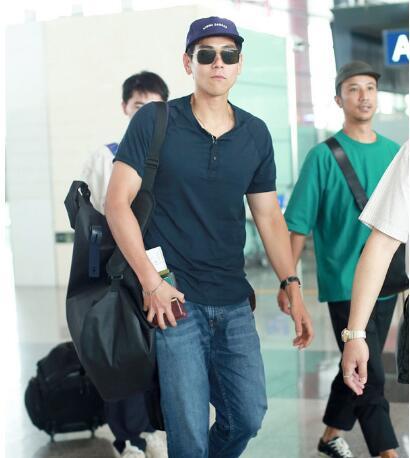 男子汉中硬汉,彭于晏私服就能看出他的性格,男网友:太帅了