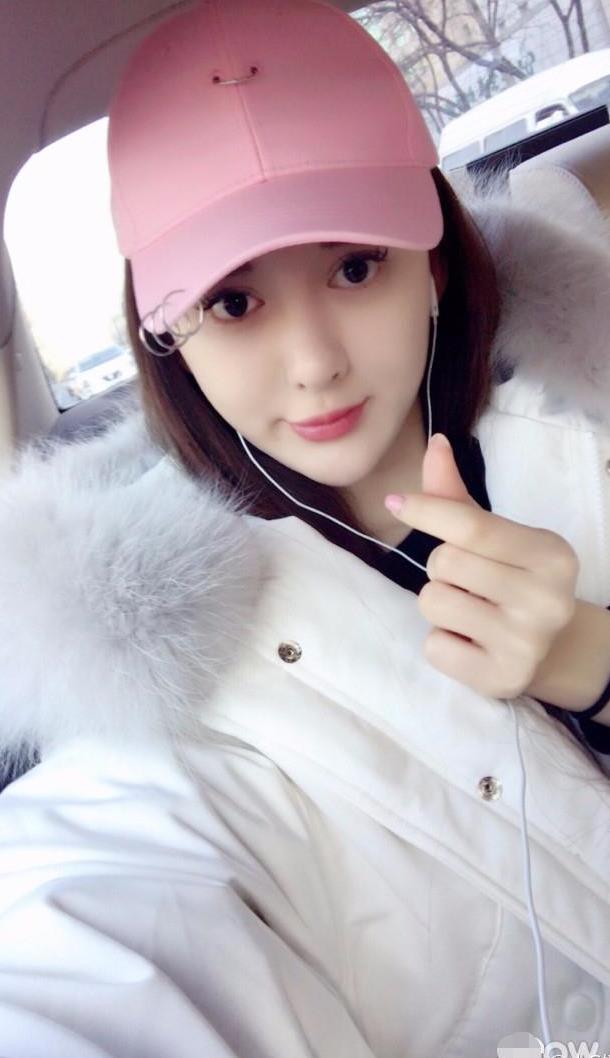 毁掉吴亦凡事业的小g娜突然"复出",消失一年的她五官