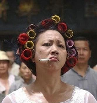 成龙洪金宝的大姐, 周星驰唯一不责备的人, 她这样评价现在的鲜肉