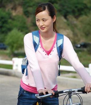 项目的了,也与白清明开始谈情说爱,可以说为新剧挑起颜值担当的大旗