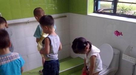 为什么幼儿园厕所不分男女看了你就知道了