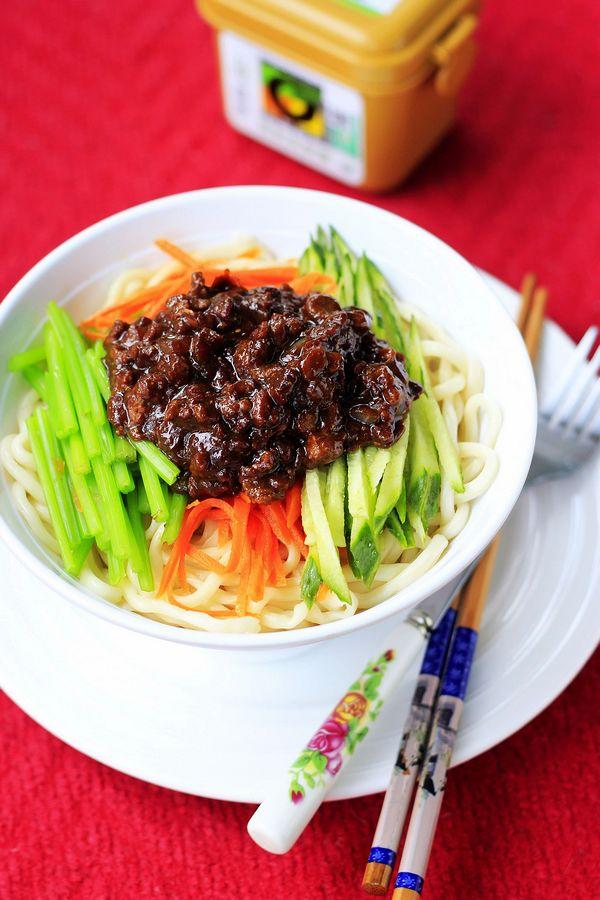 春天就吃这个面吧,酱香味浓,味道不比老北京炸酱面差