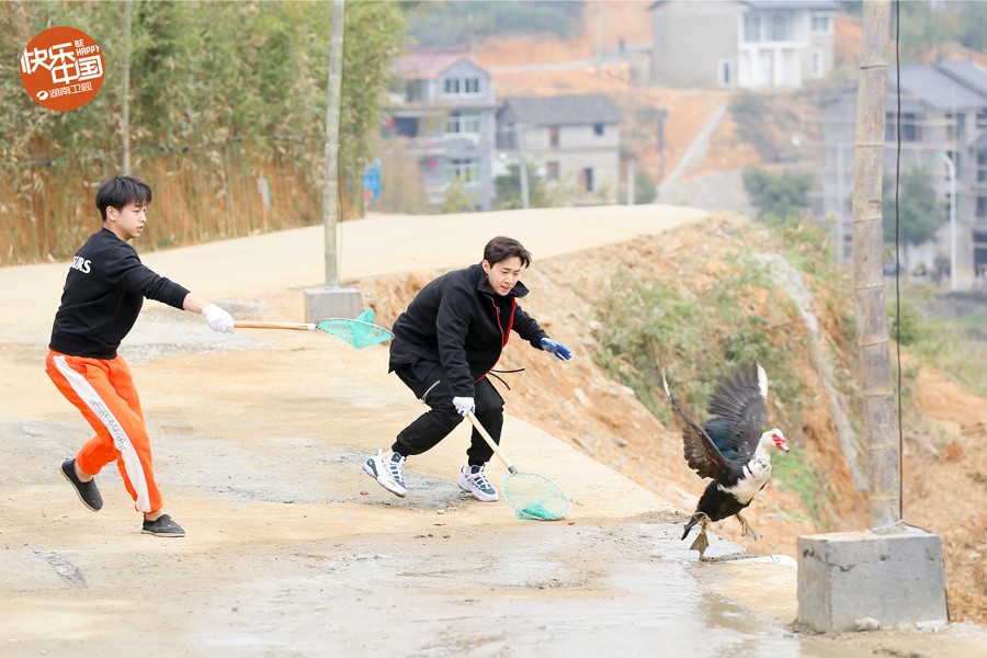 《向往的生活》张杰刘宪华自弹自唱 金玟岐献