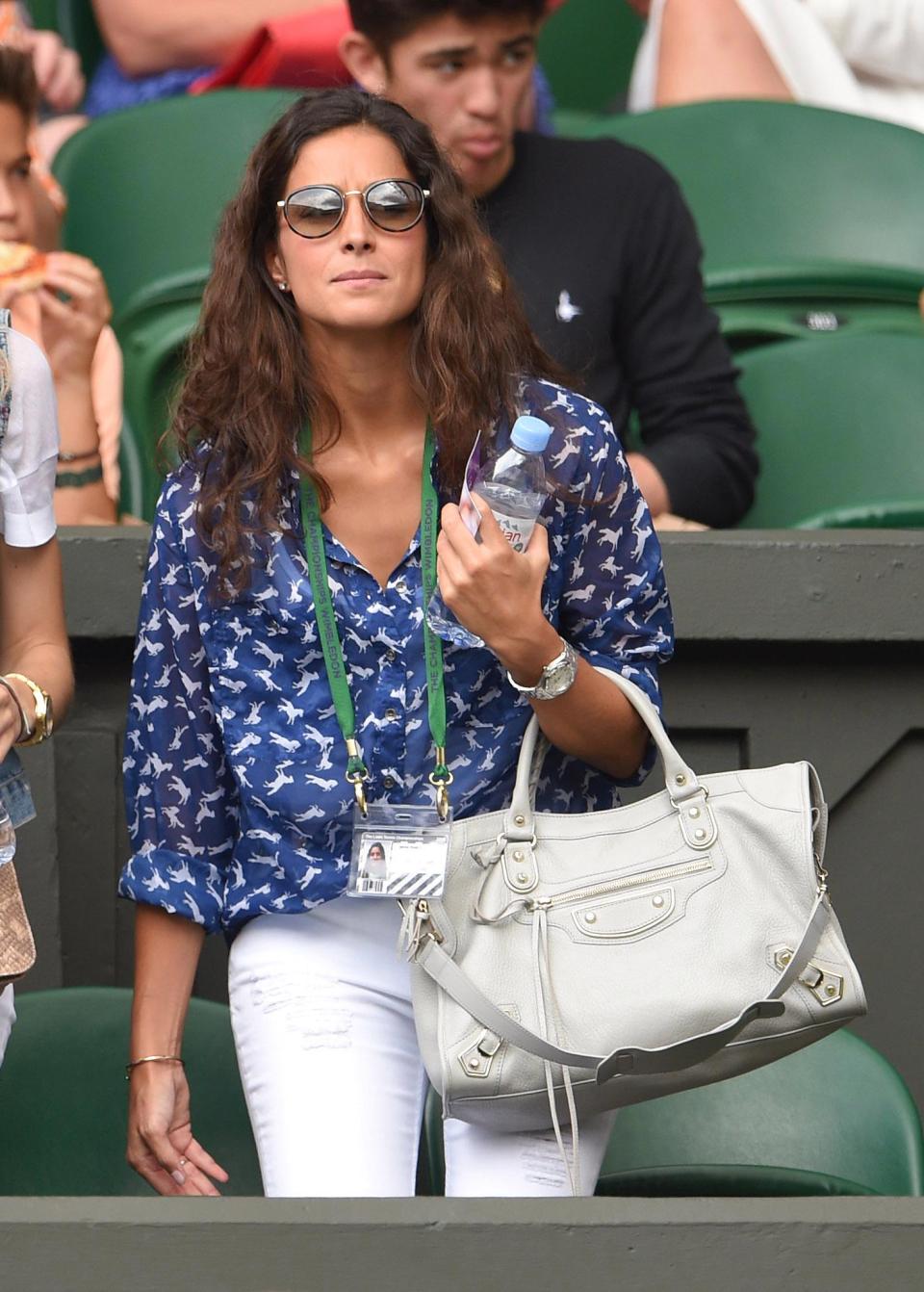 没有社交媒体,专注慈善事业!纳达尔背后安静看球的女孩西斯卡!