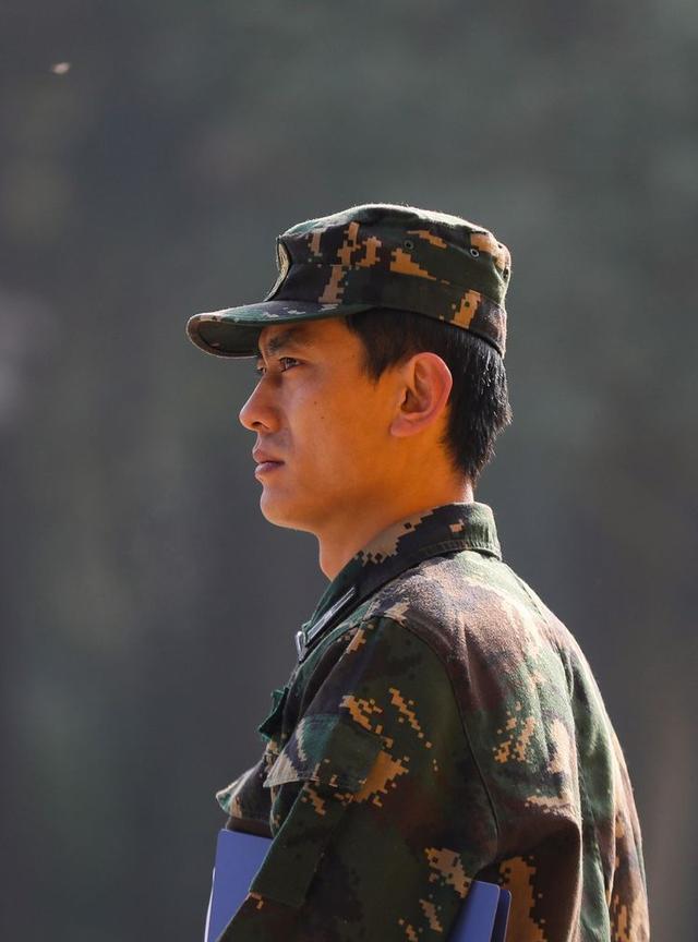 读图南充市青松林海战狼野战营里的小兵