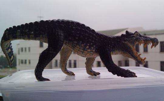 鳄鱼只是水中霸王?这种陆地快速奔跑古兽,是全体恐龙噩梦