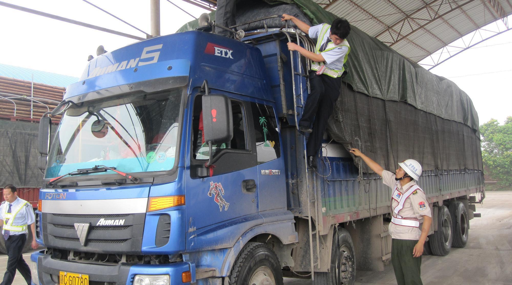 大货车司机的心酸,统统在这几句谎言里,看完都是泪