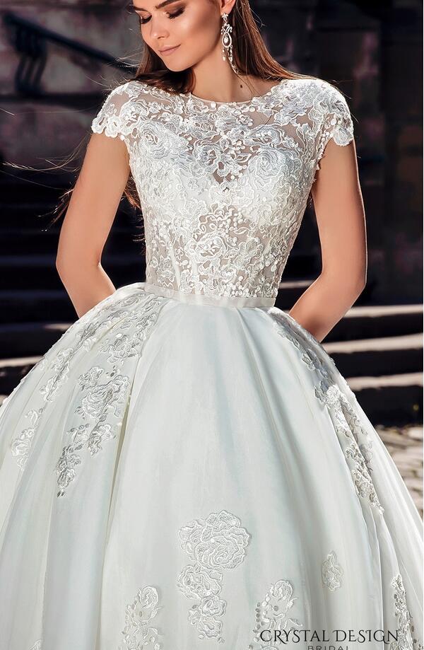 用个性婚纱刷了把头条的名人,成为婚礼最完美的主角!