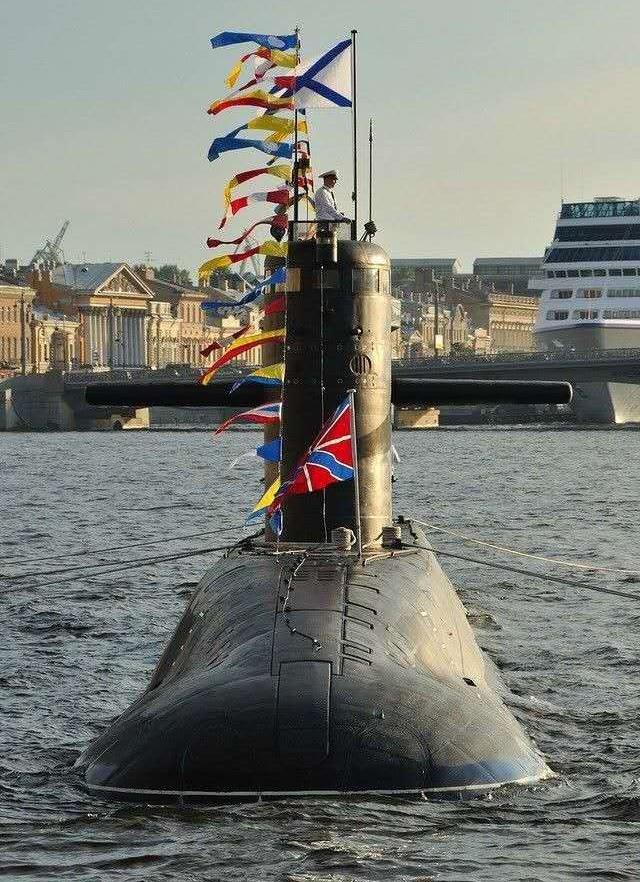 俄罗斯最新型潜艇命运多舛:第一艘2005年服役 第二艘却刚刚下水