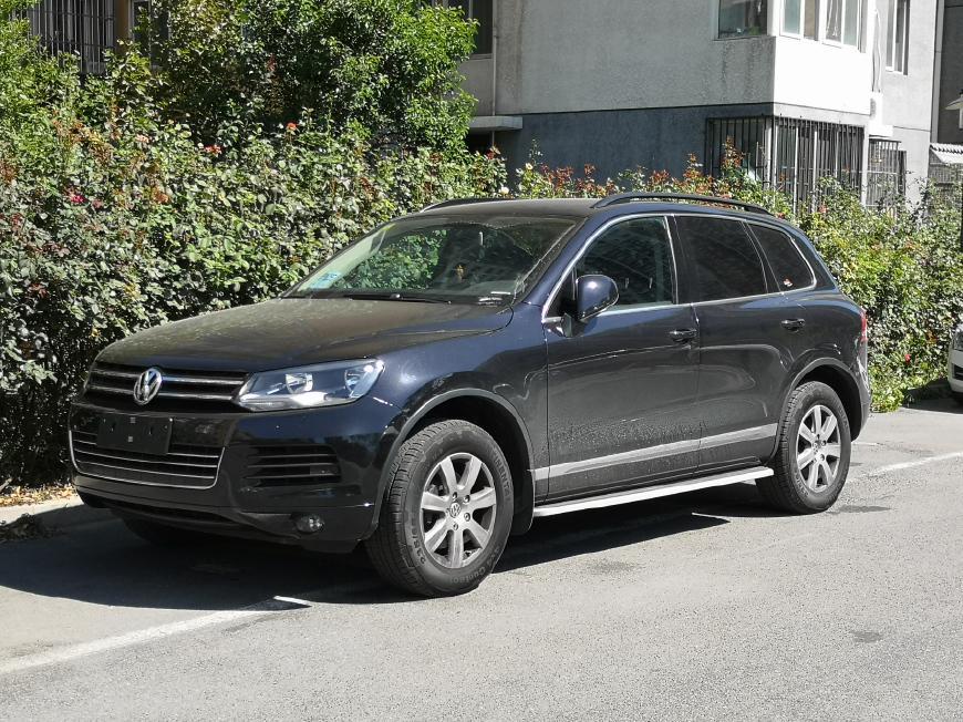 伴随着在达喀尔的浩大声势,2010年第二代途锐出现在大家的视野当中.