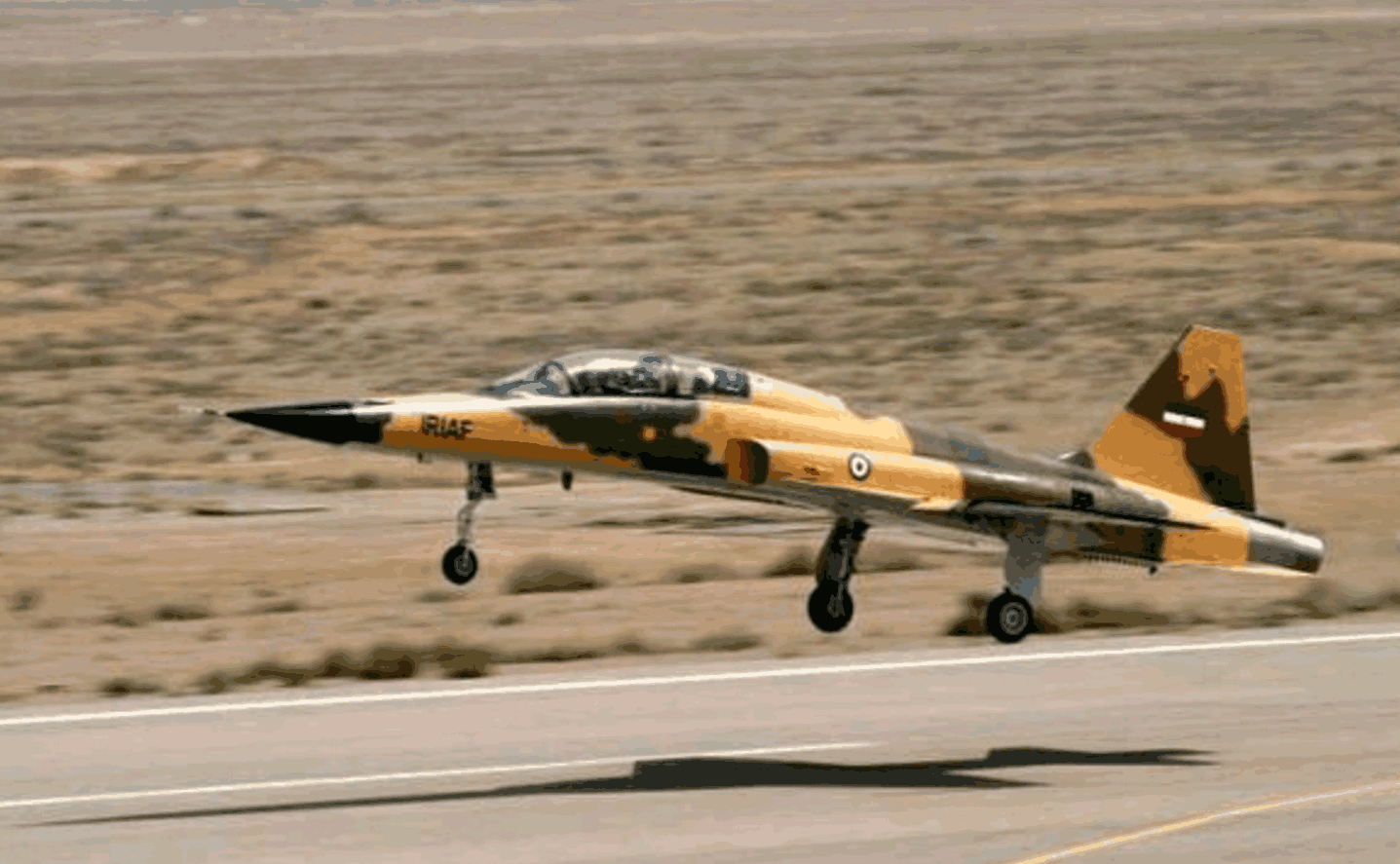 伊朗展示首款国产战机天河,宣称五代机,英媒