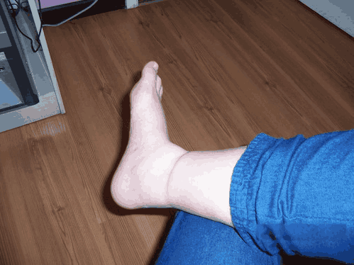 这3种很"流行"的鞋子,脚肥的女人要少穿,除非你想显胖又累脚