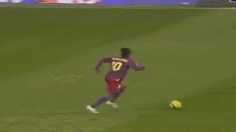 小罗在巴萨的岁月,无数经典进球和比赛如数家珍,而其中最让人津津乐道