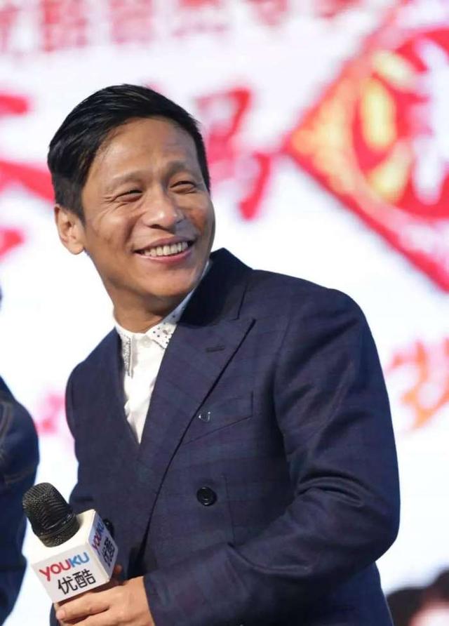 看脸会猜错年龄的六大明星:这个爷爷其实是80后,71岁的他赛少年