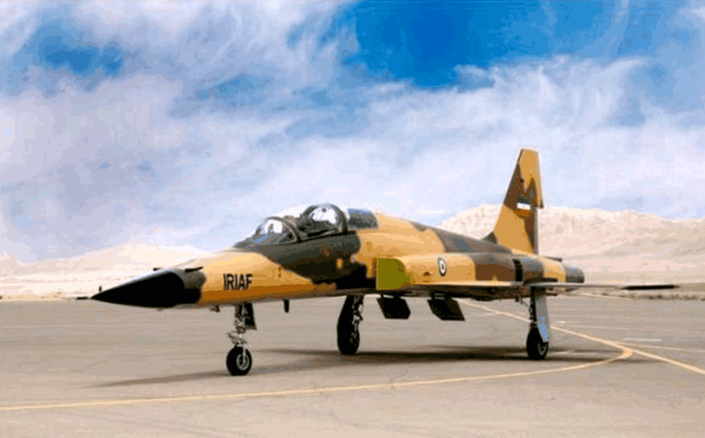 伊朗展示首款国产战机天河,宣称五代机,英媒