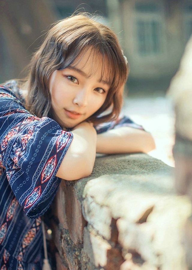 笑容灿烂清丽少女桃腮杏脸着木耳裙阳光诱惑唯美写真集