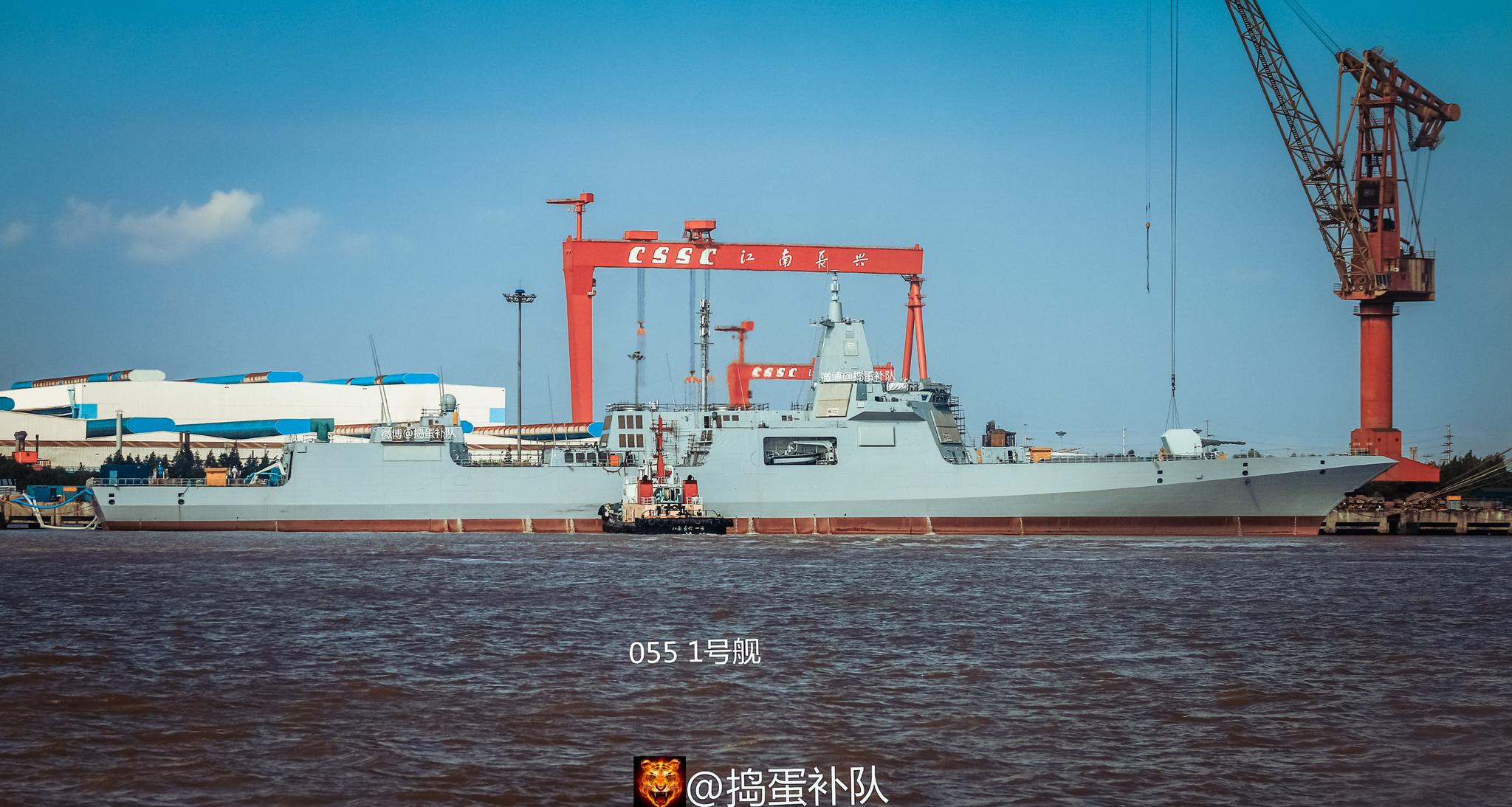 055大驱首舰的烟囱冒烟了 辽宁舰舰岛正在改装