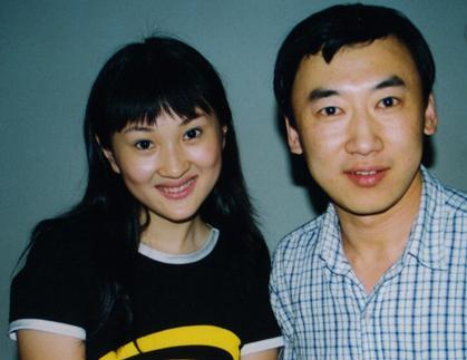 她是赵薇同班同学,出道20年零绯闻,如今40岁幸福成这样?