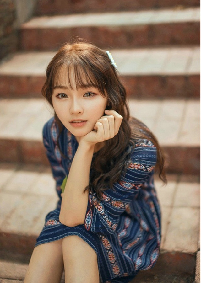 笑容灿烂清丽少女桃腮杏脸着木耳裙阳光诱惑唯美写真集