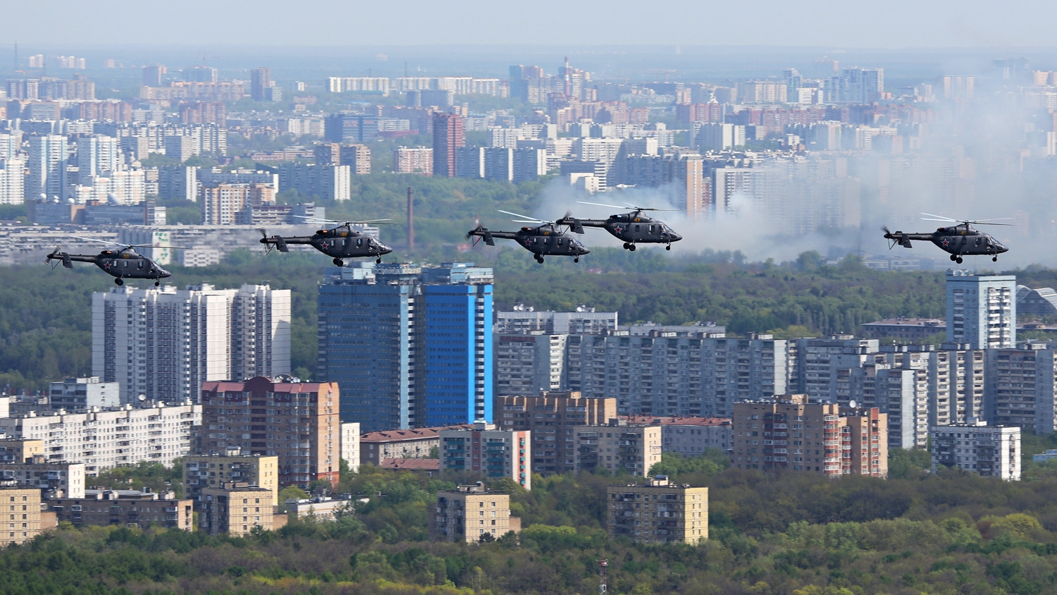 俄罗斯的军用直升机编队美图