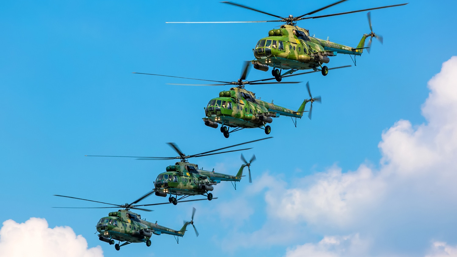 俄罗斯的军用直升机编队美图