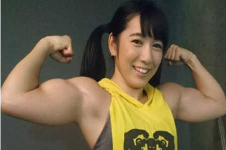 26岁日本女子拥有结实的肌肉,被称为"日本最强肌肉美少女"