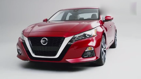 2019天籁简直帅飘了,尺寸增大新配2.0T,凯美瑞