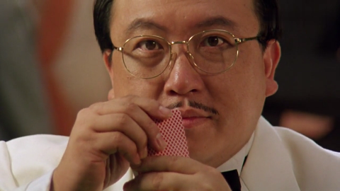 张家辉跟王晶梭哈,一个是千王高徒,另一个高科技眼镜