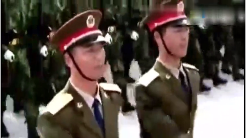 84年阅兵劈枪合辑,他们的眼神特别犀利,经典中