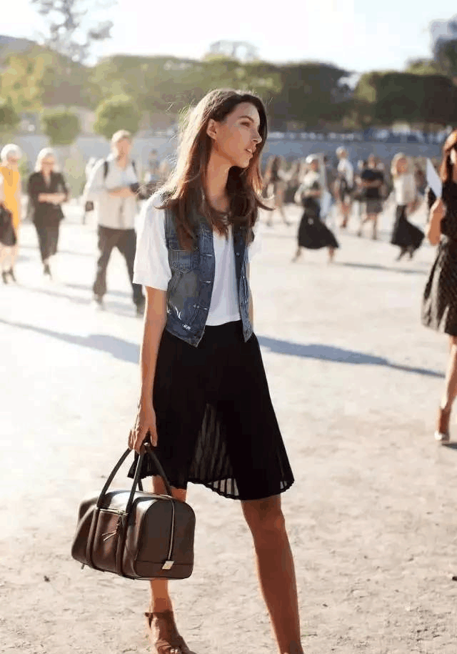 T恤+半裙这样穿出花样, 千万别穿太蓬的纱裙,