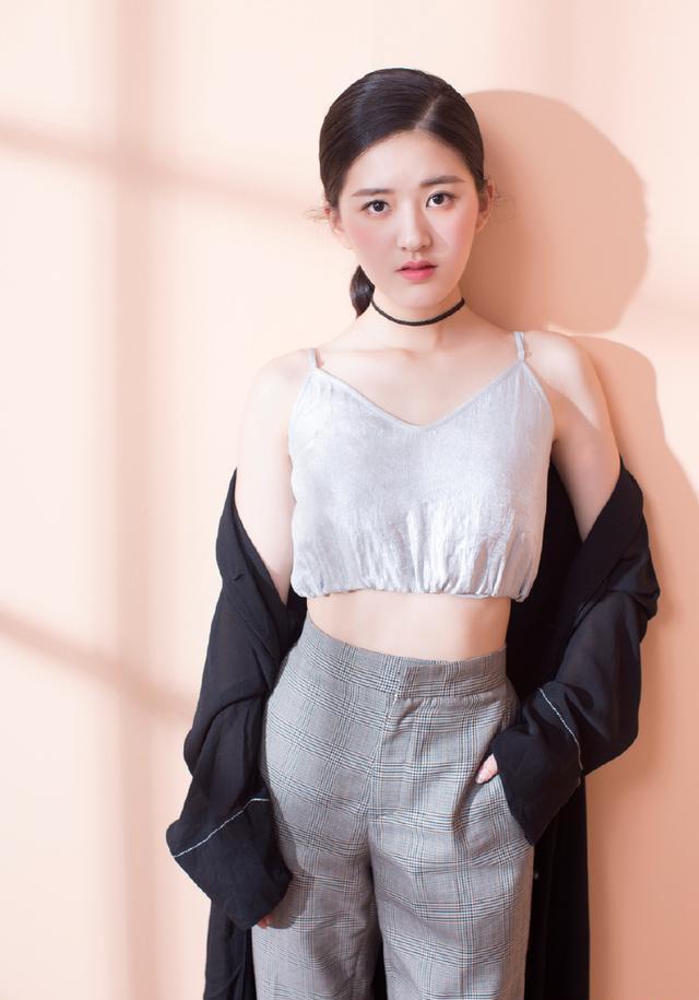 赵露思出道则是在参加了歌手选秀节目之后被关注的,而首部电视剧作品