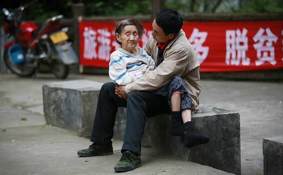 镜头记录子女与他们的老母亲, 孝顺不需要等待