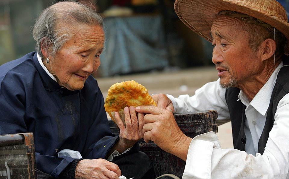 中国以孝为美,也培养出了无数孝子.