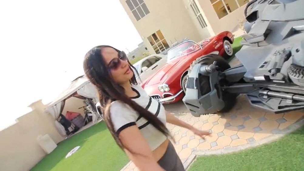 迪拜小哥Mo Vlogs家的豪车!有钱人的世界