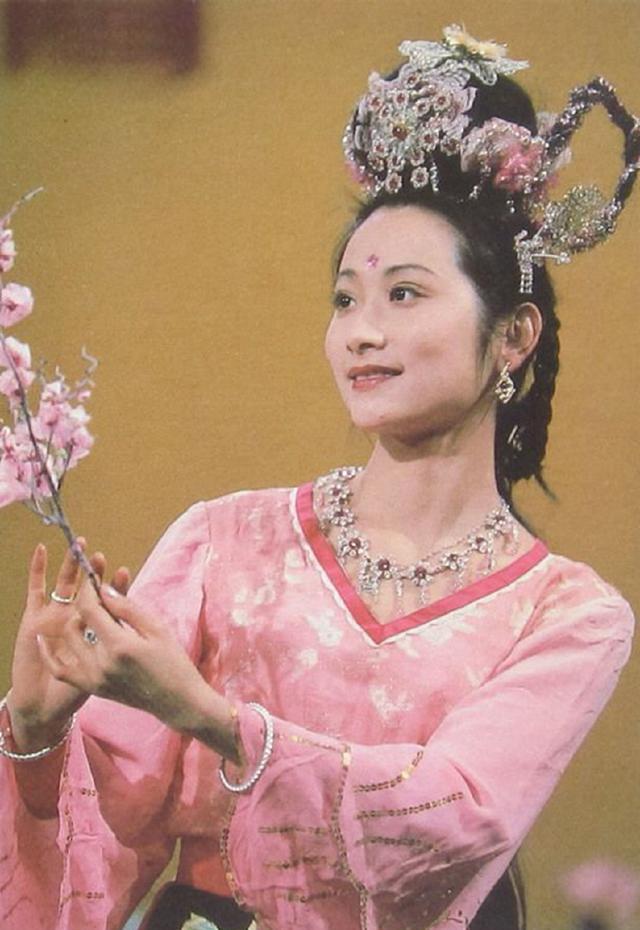 《西游记》中第19集中扮演的杏仙,王苓华以其优美的舞姿给观众朋友们