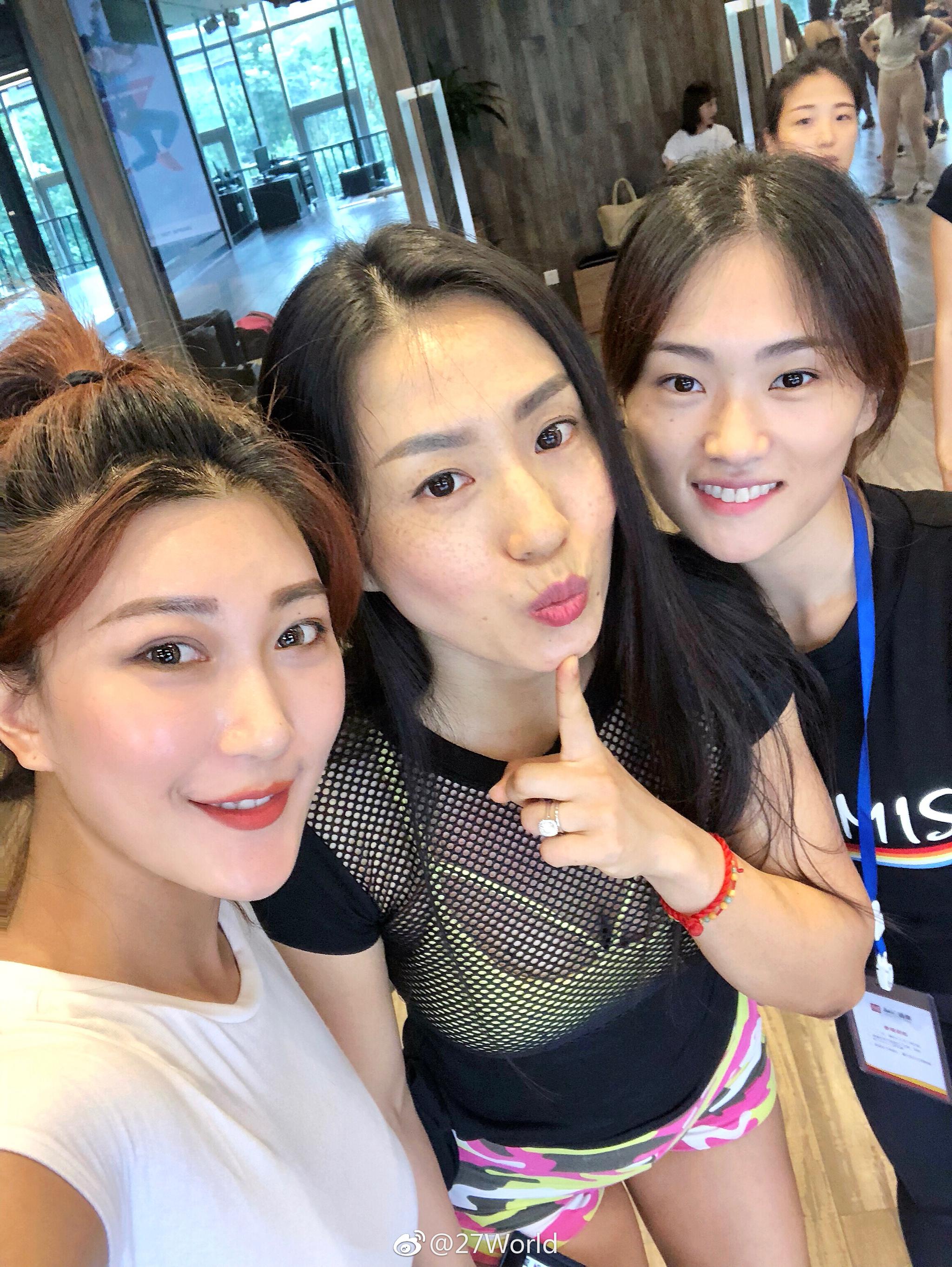 再来一波和培训学员的合照只能有9张图还有很多美女妹妹