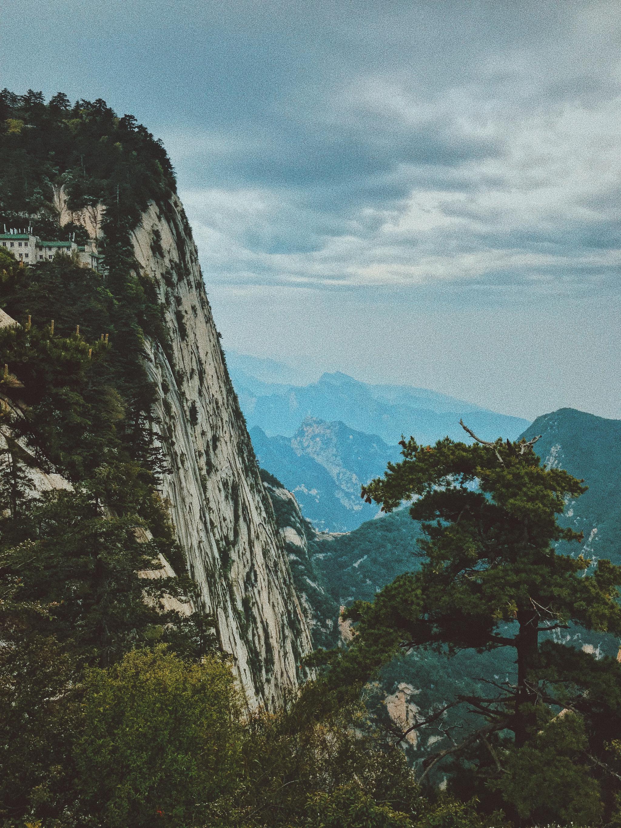 自无霜雪上人头…华山留念.