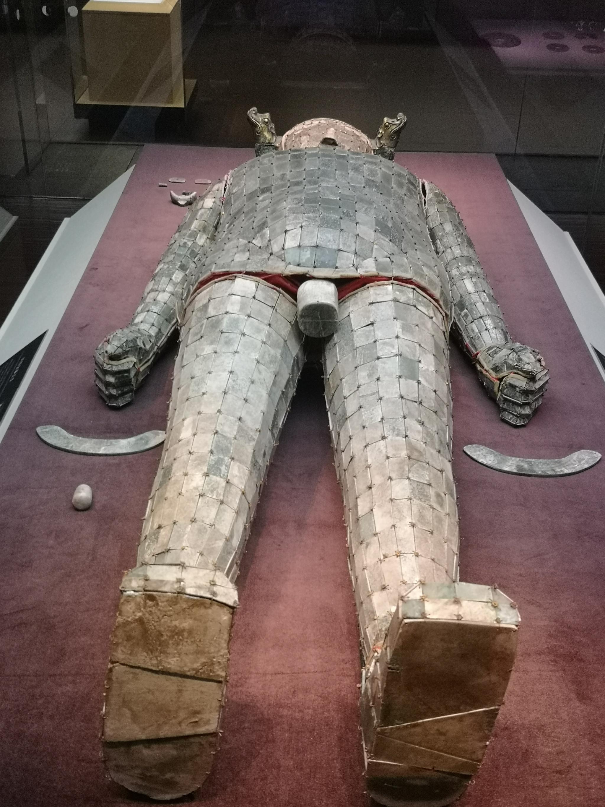 河北博物院藏· 西汉刘胜金缕玉衣|玉衣|袖筒|宽肩_新浪新闻