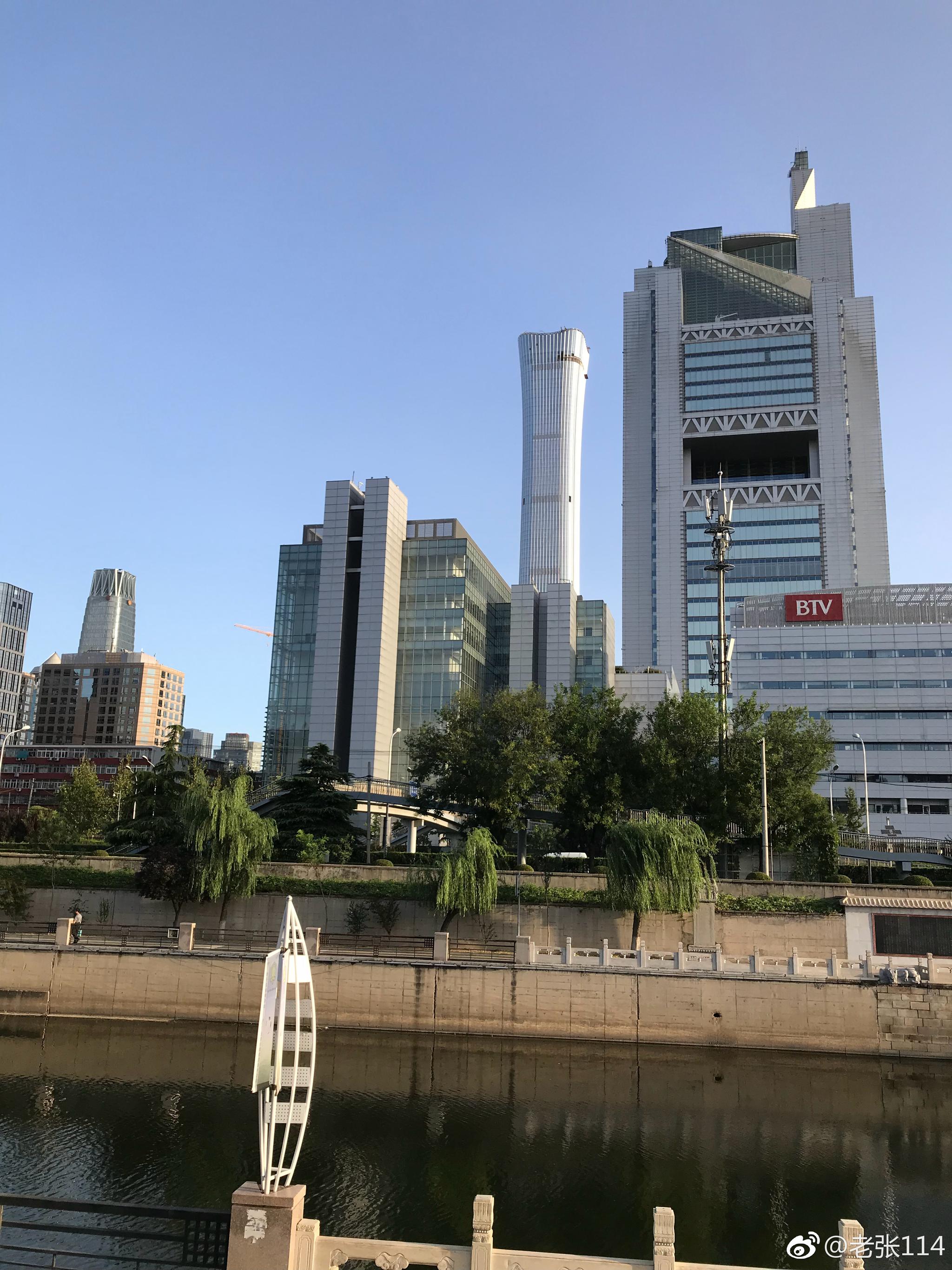 北京的秋天真的来了。通惠河边看中国尊。中国尊是北京第一高度-新浪汽车