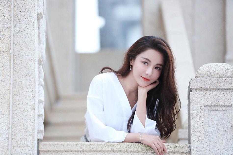 贡米《倾世妖颜》播放破2亿 梦幻写真演绎浪漫风情