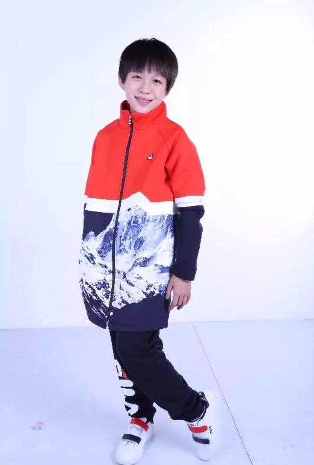 年仅13岁的朱佳煜已出道10年,出演多部热门剧集,还拿下飞行执照