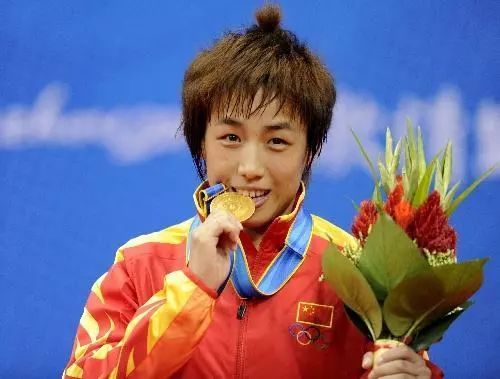 的代名词,比如柳海龙的劈挂腿,穆斯里穆的转身后蹬,白近斌的左腿高扫