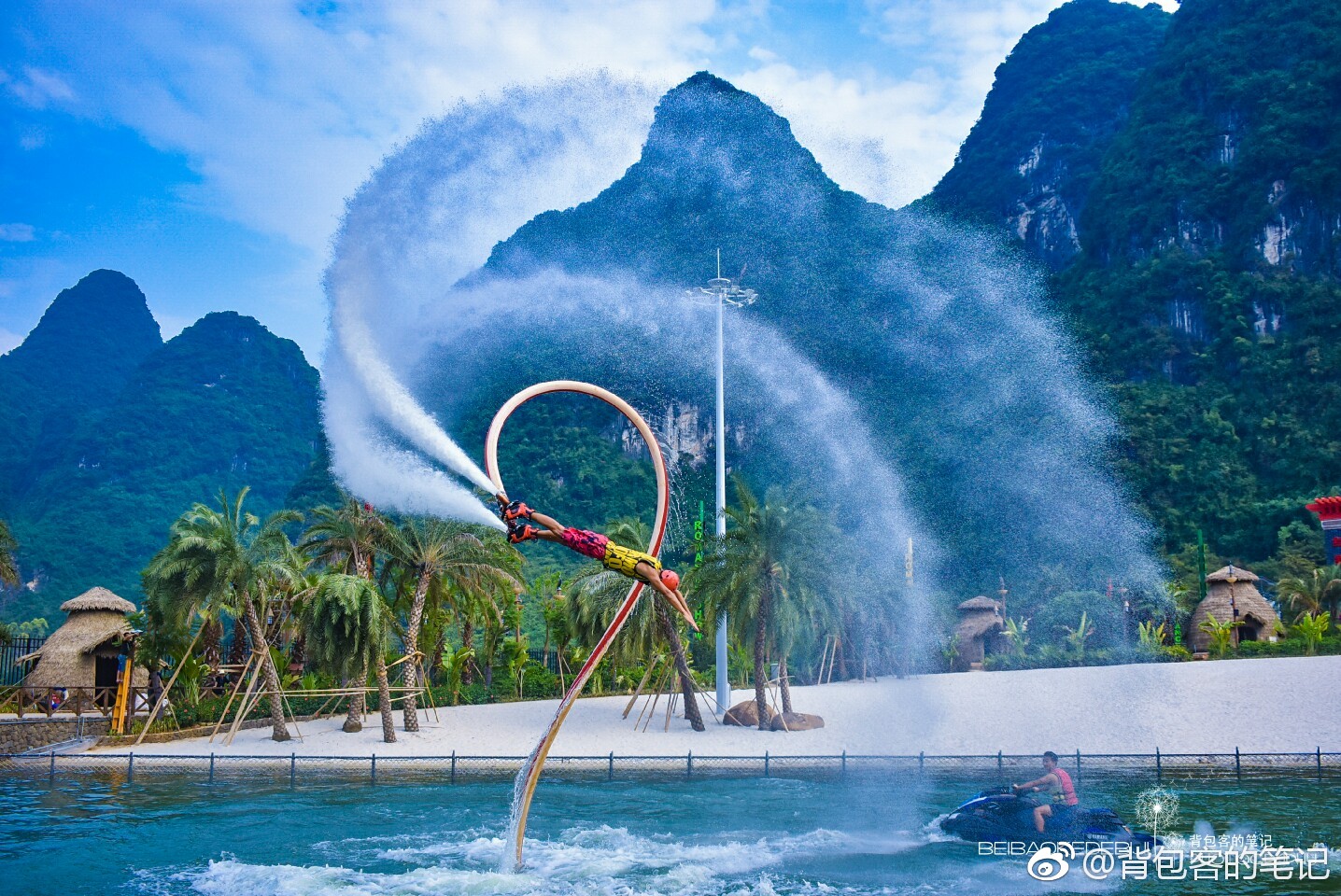 《水上飞人》特技秀是桂林千古情最受欢迎的节目之一