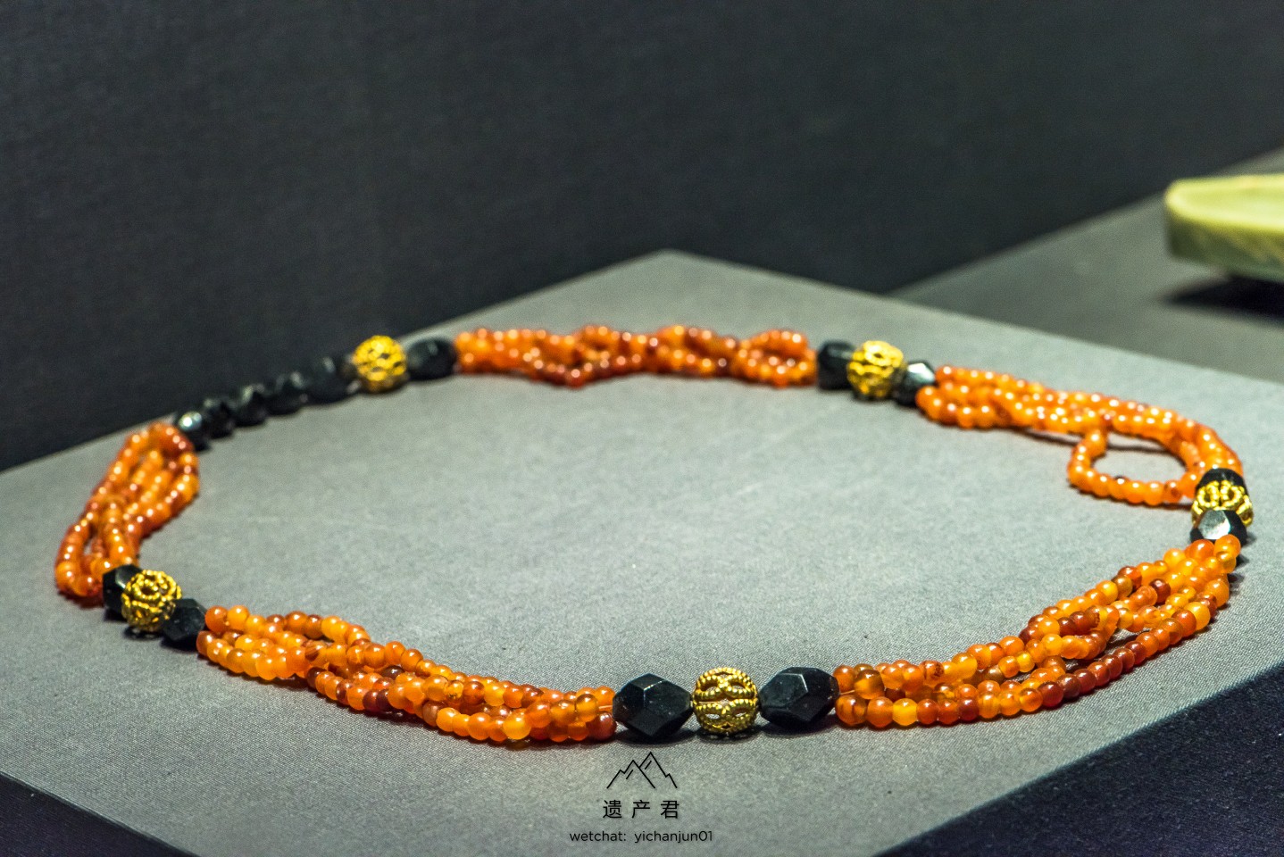 内蒙古博物院藏辽代玛瑙墨晶金坠璎珞