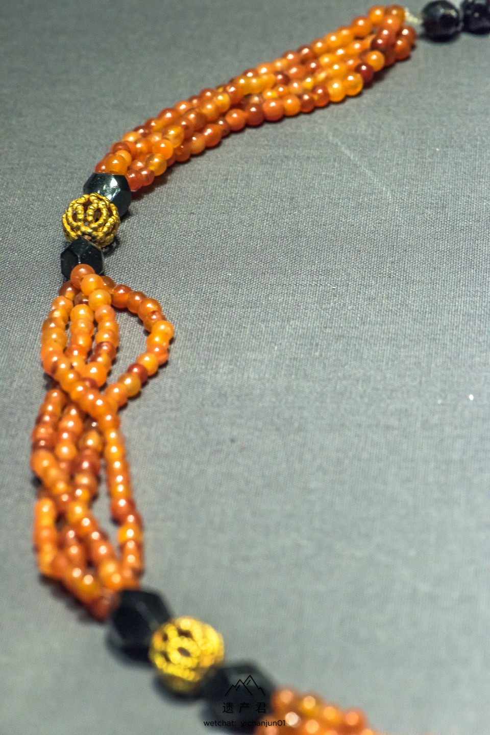 内蒙古博物院藏辽代玛瑙墨晶金坠璎珞