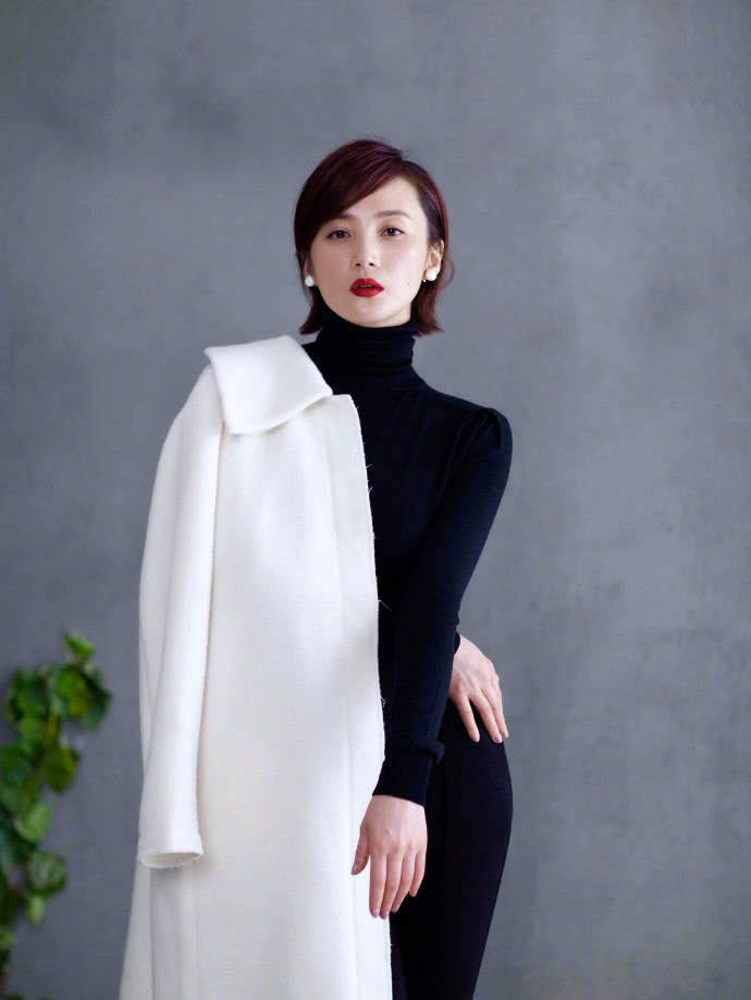 她插足闺蜜老公致离婚,曾让朱茵当配角一炮走红,43岁惊艳全场