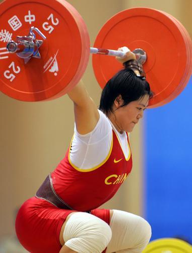 33岁奥运举重冠军的她,产前3天被查服药金牌被夺,依然是英雄|刘春红